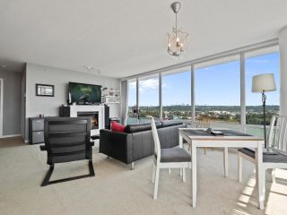Photo 3: 1705 39 SIXTH Street in New Westminster: Downtown NW Condo for sale in "QUANTUM" : MLS®# R2816941