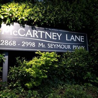 Photo 2: 2996 MT SEYMOUR Parkway in North Vancouver: Northlands Townhouse for sale in "McCartney Lane" : MLS®# R2881199