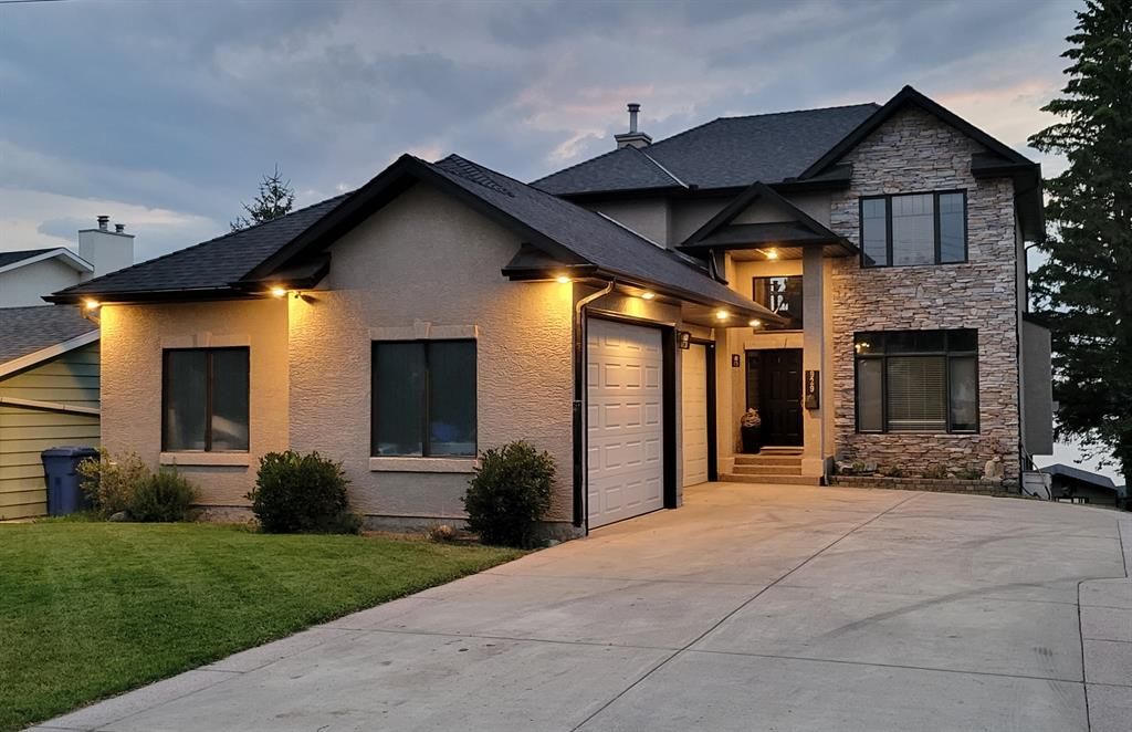 Main Photo: 929 East Chestermere Drive: Chestermere Detached for sale : MLS®# A2035974