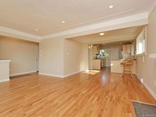 Photo 3: 560 Tait St in VICTORIA: SW Glanford House for sale (Saanich West)  : MLS®# 699062