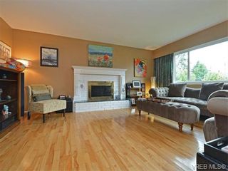 Photo 2: 303 Daniel Pl in VICTORIA: Co Lagoon House for sale (Colwood)  : MLS®# 745939