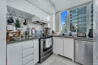 Photo 14: 2405 555 JERVIS Street in Vancouver: Coal Harbour Condo for sale (Vancouver West)  : MLS®# R2660431