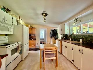 Photo 12: 595 PRATT Road in Gibsons: Gibsons & Area House for sale (Sunshine Coast)  : MLS®# R2808006