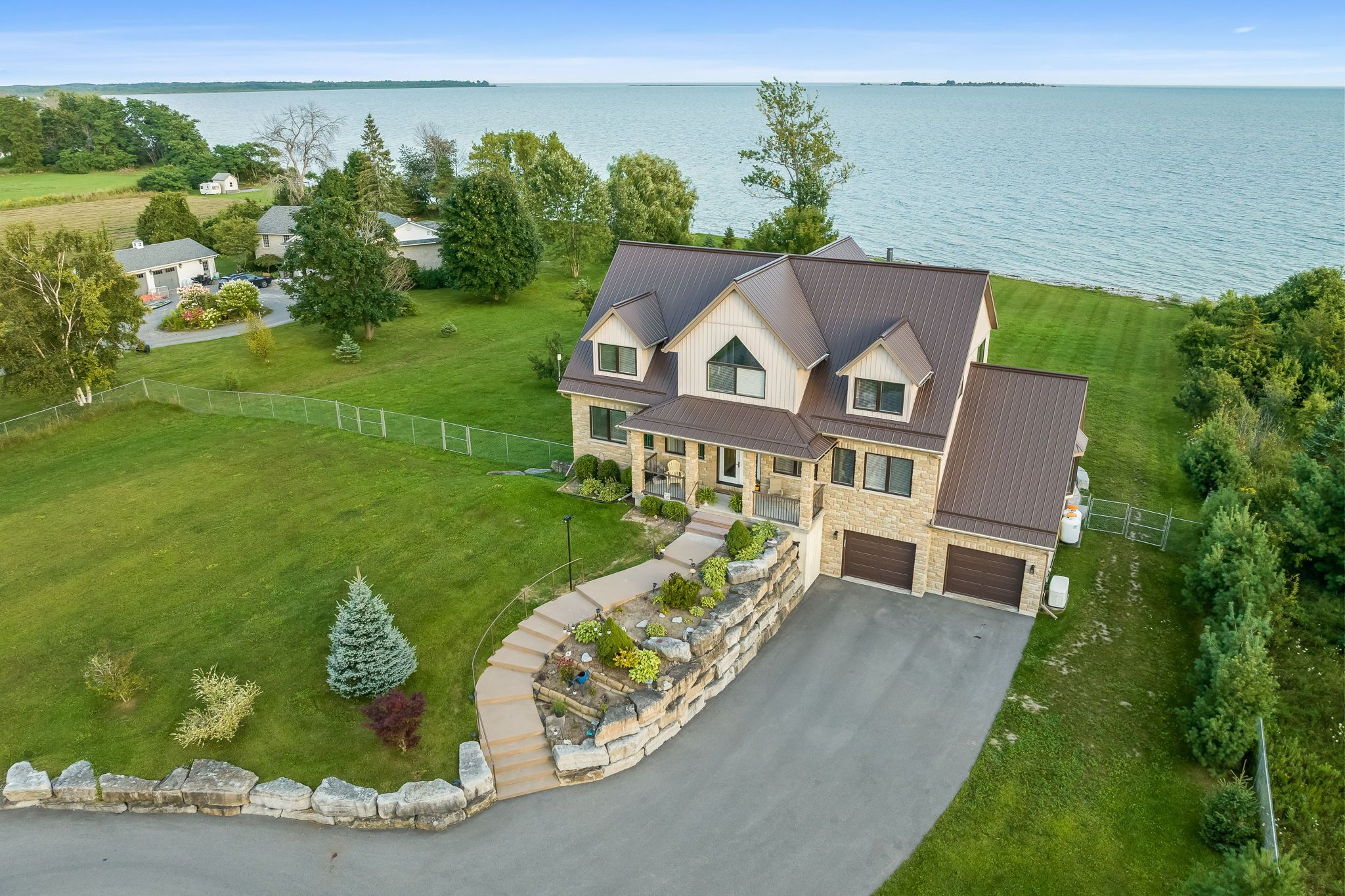 Main Photo: 263 Lakeshore Road: Brighton Freehold for sale (Northumberland)  : MLS®# X67789330