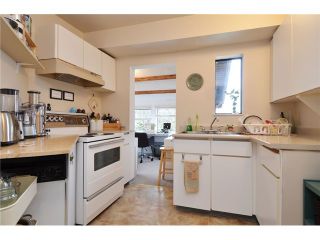 Photo 5: 1335 - 1337 WALNUT Street in Vancouver: Kitsilano House for sale in "Kits Point" (Vancouver West)  : MLS®# V1103862