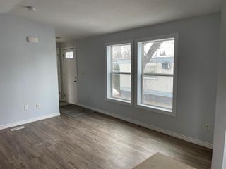 Photo 3: 80 Springwood Drive in Winnipeg: South Glen Residential for sale (2F)  : MLS®# 202405242