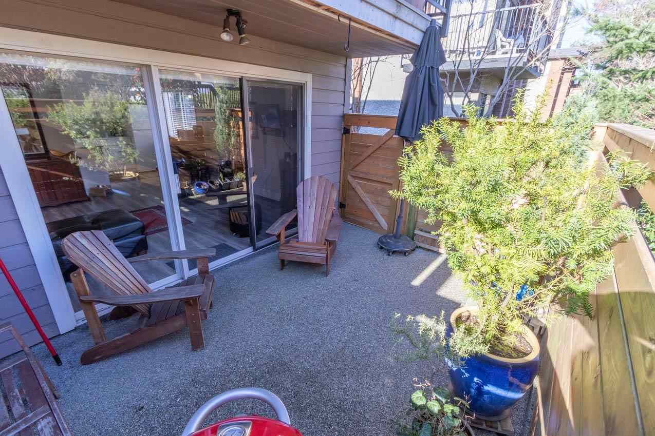 Main Photo: 2 137 E 5TH Street in North Vancouver: Lower Lonsdale Condo for sale : MLS®# R2445542