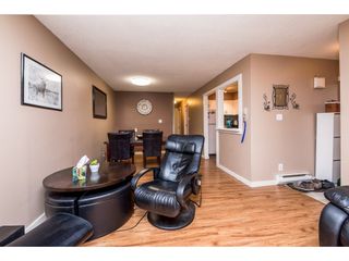 Photo 5: 10531 HOLLY PARK Lane in Surrey: Guildford Townhouse for sale in "HOLLY PARK LANE" (North Surrey)  : MLS®# R2147163