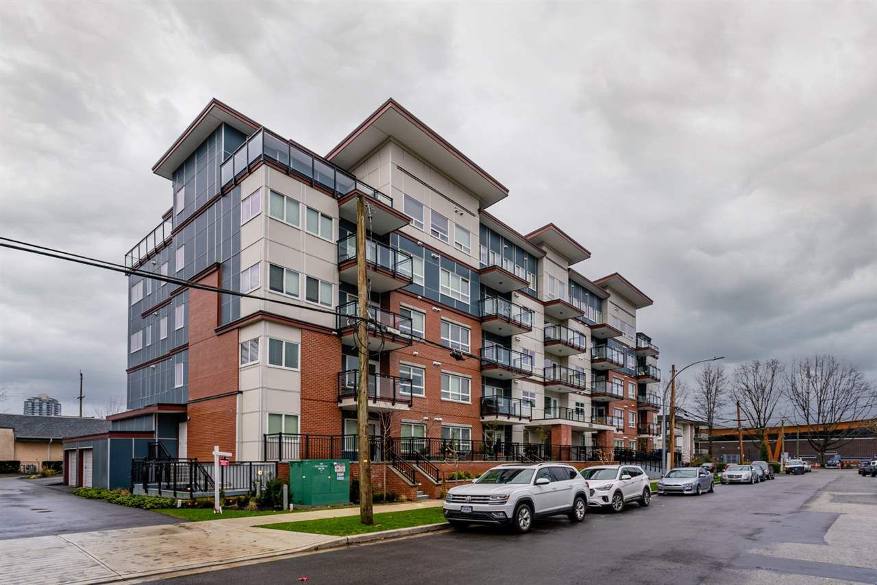Main Photo: 504 2229 ATKINS Avenue in Port Coquitlam: Central Pt Coquitlam Condo for sale in "Downtown Pointe" : MLS®# R2553513