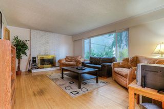 Photo 2: 1029 WINSLOW Avenue in Coquitlam: Central Coquitlam House for sale : MLS®# R2011735