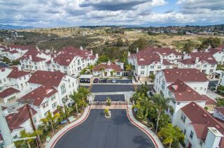 Photo 3: OCEANSIDE Townhouse for sale : 3 bedrooms : 825 Harbor Cliff Way #269