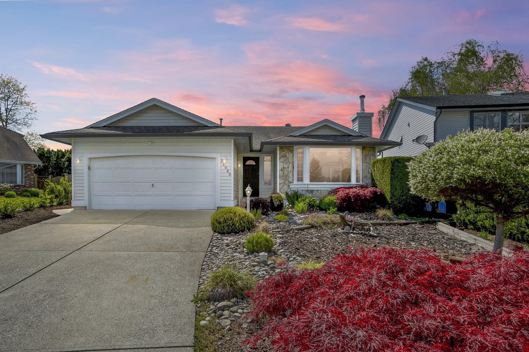 Main Photo: 22082 KERRY Crescent in Maple Ridge: West Central House for sale : MLS®# R2700262