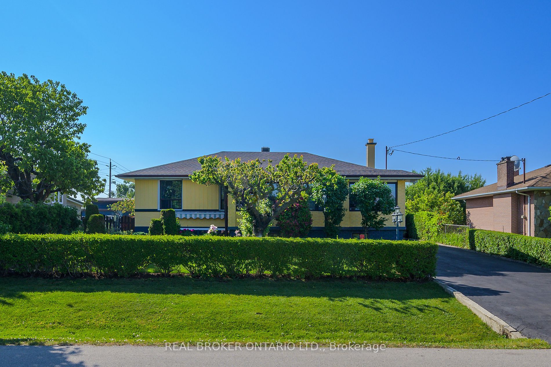 Main Photo: 370 Wentworth Street in Oakville: Bronte East House (Bungalow) for sale : MLS®# W7004594