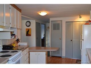 Photo 8: 4 60 Cooper Rd in VICTORIA: VR Glentana Manufactured Home for sale (View Royal)  : MLS®# 753353