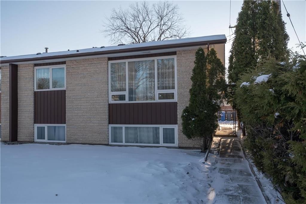 Main Photo: 212 Devon Avenue in Winnipeg: North Kildonan Residential for sale (3F)  : MLS®# 202227373