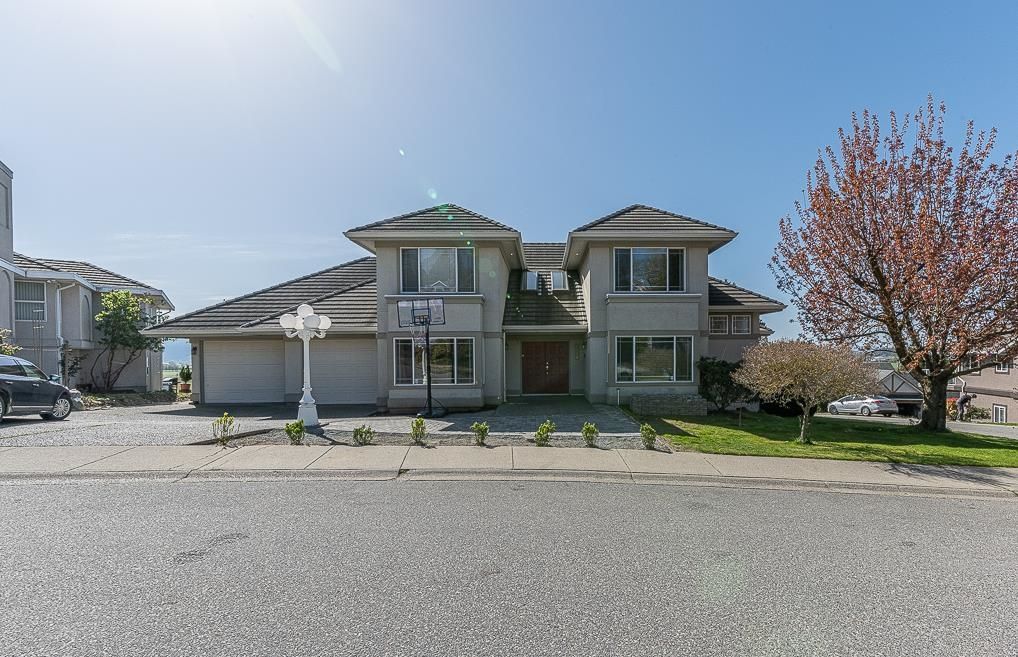 Main Photo: 1888 KNOX Terrace in Abbotsford: Abbotsford East House for sale : MLS®# R2780616