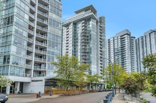 Photo 2: 2005 1077 MARINASIDE Crescent in Vancouver: Yaletown Condo for sale (Vancouver West)  : MLS®# R2874335