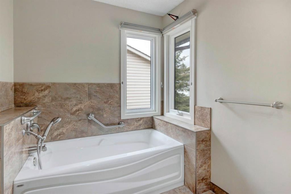 Photo 14: Photos: 227 Edgeland Road NW in Calgary: Edgemont Detached for sale : MLS®# A1236383