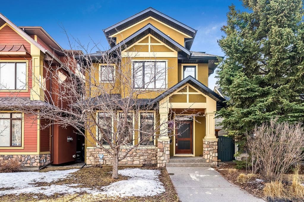 Main Photo: 1649 Westmount Road NW in Calgary: Hillhurst Detached for sale : MLS®# A2040587