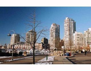 Photo 2: # 1807 918 COOPERAGE WY in Vancouver: Yaletown Condo for sale (Vancouver West)  : MLS®# V1006195