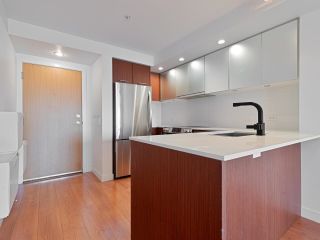 Photo 4: 320 221 E 3RD Street in North Vancouver: Lower Lonsdale Condo for sale : MLS®# R2877047
