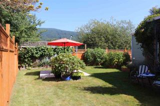 Photo 1: 100 1413 SUNSHINE COAST Highway in Gibsons: Gibsons & Area Manufactured Home for sale in "POPLARS MOBILE HOME PARK" (Sunshine Coast)  : MLS®# R2395962