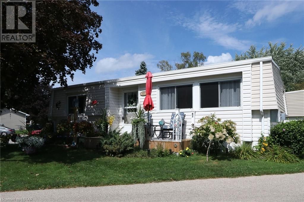 Main Photo: 67 PEBBLE BEACH Parkway in Grand Bend: House for sale : MLS®# 40479721