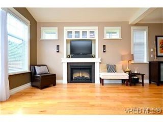 Photo 4: 3979 South Valley Dr in VICTORIA: SW Strawberry Vale House for sale (Saanich West)  : MLS®# 587012
