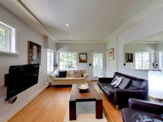 Photo 3: 2271 WATERLOO Street in Vancouver: Kitsilano House for sale in "KITSILANO!" (Vancouver West)  : MLS®# R2086702