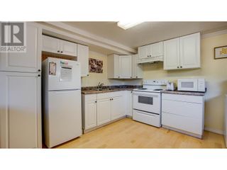 Photo 39: 2100 27 Crescent East Hill: Okanagan Shuswap Real Estate Listing: MLS®# 10302971