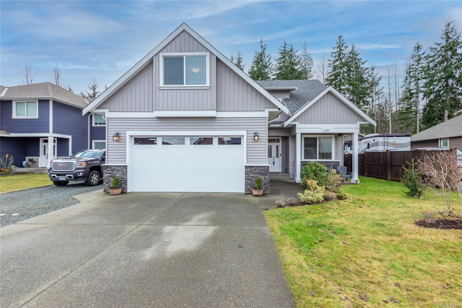 Main Photo: 807 Timberline Dr in Campbell River: CR Campbell River Central House for sale : MLS®# 923424