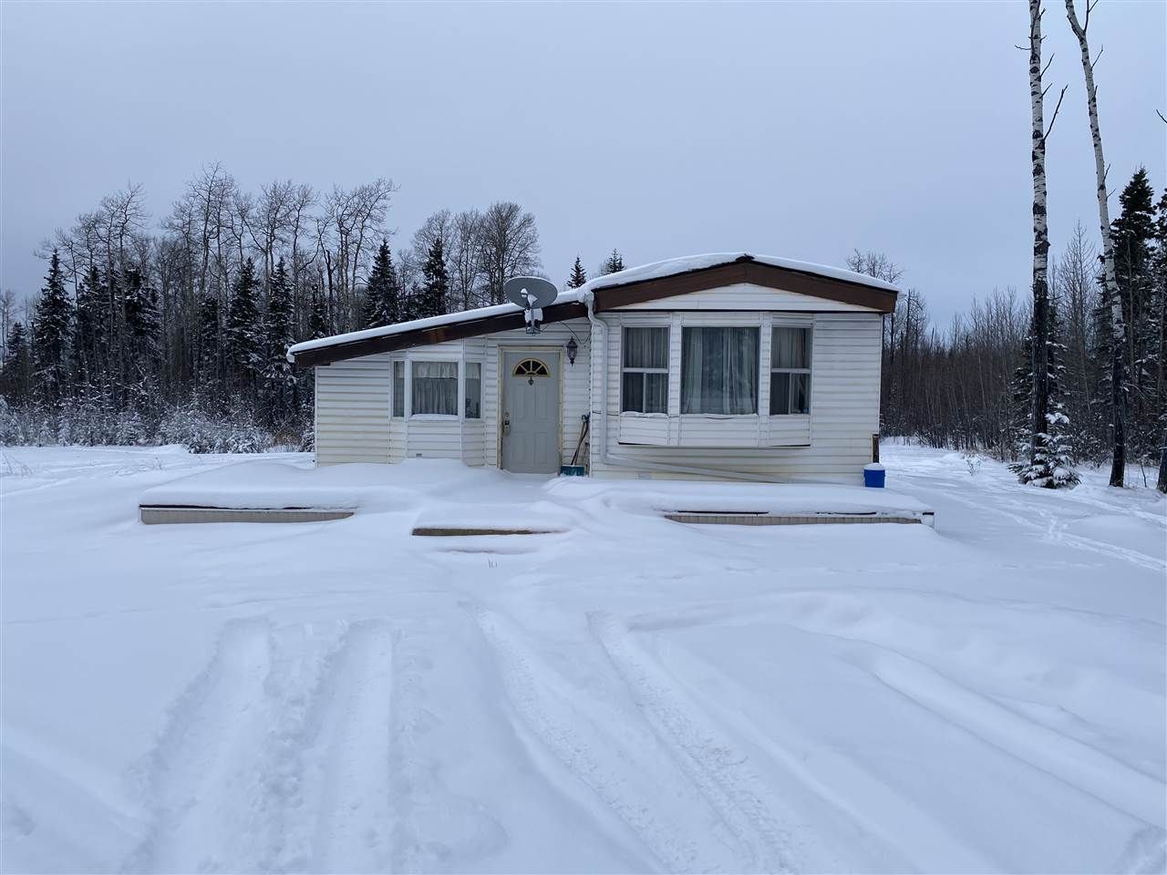 Main Photo: 14424 RED CREEK Road: Charlie Lake Manufactured Home for sale (Fort St. John (Zone 60))  : MLS®# R2512707