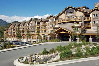 Photo 1: 210 40900 TANTALUS Road in Squamish: Tantalus Condo for sale in "Executive Suites Hotel" : MLS®# R2442400