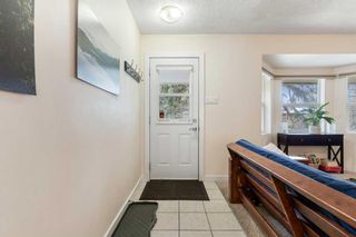 Photo 2: 2822 40 Street SW in Calgary: Glenbrook Detached for sale : MLS®# A2127573
