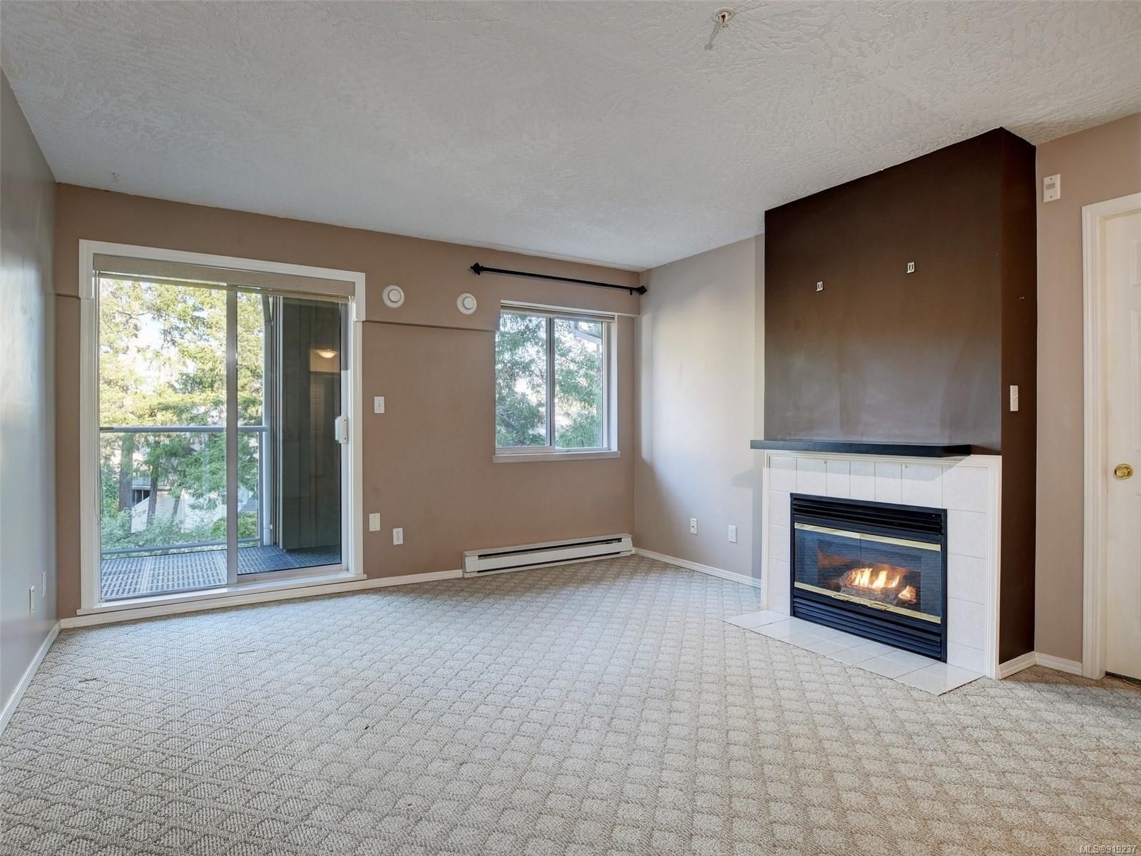 Main Photo: 208 7143 West Saanich Rd in Central Saanich: CS Brentwood Bay Condo for sale : MLS®# 919237