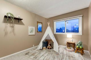 Photo 19: 530 Queenston Gardens SE in Calgary: Queensland Row/Townhouse for sale : MLS®# A2130414